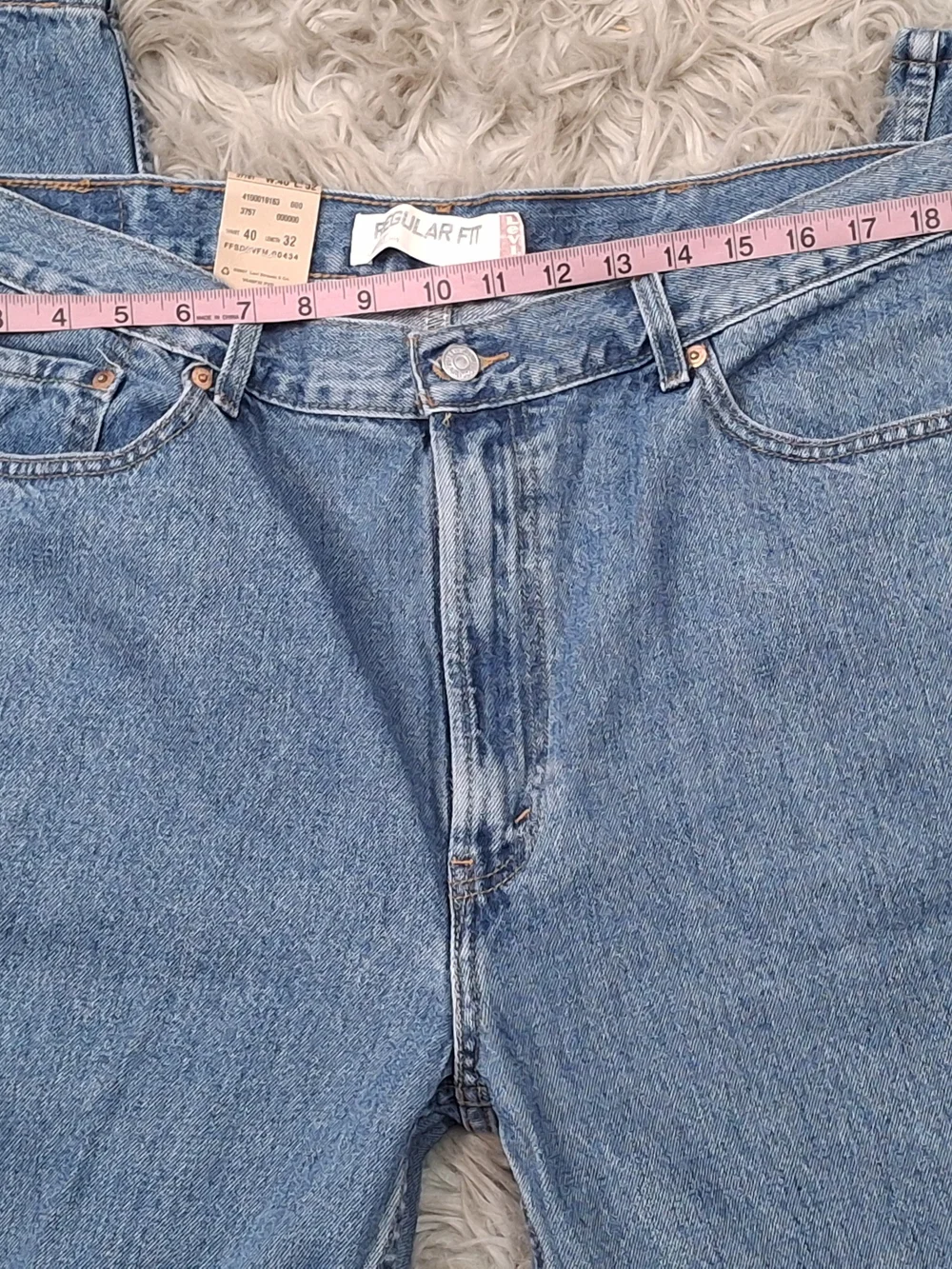 Levi's Relaxed Fit 505 Jeans in Medium Denim Blue 40